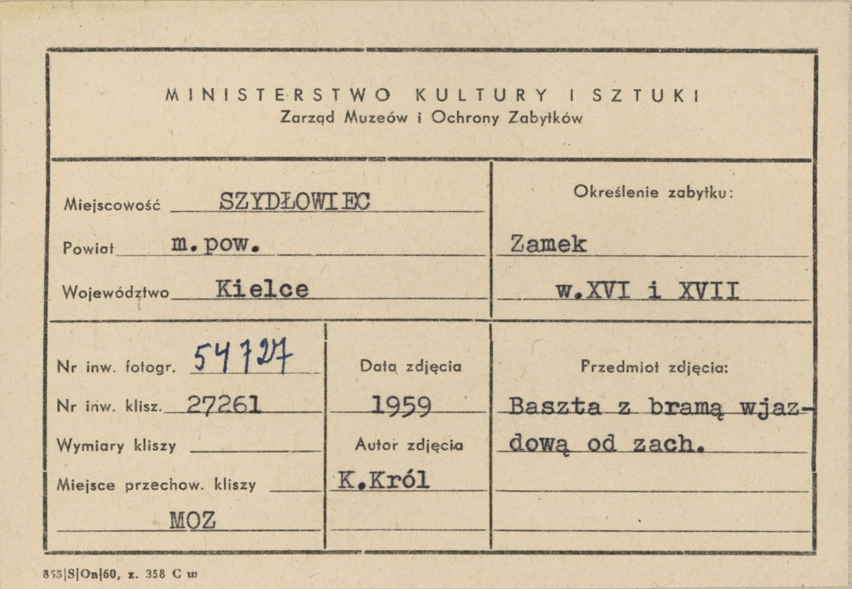 Zamek -  widok od strony zach. na wieżę z bramą - metryczka, skan 1