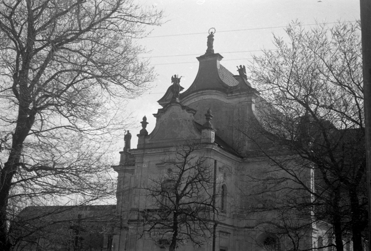 kościół parafialny pw. św. Floriana - fasada, skan 1