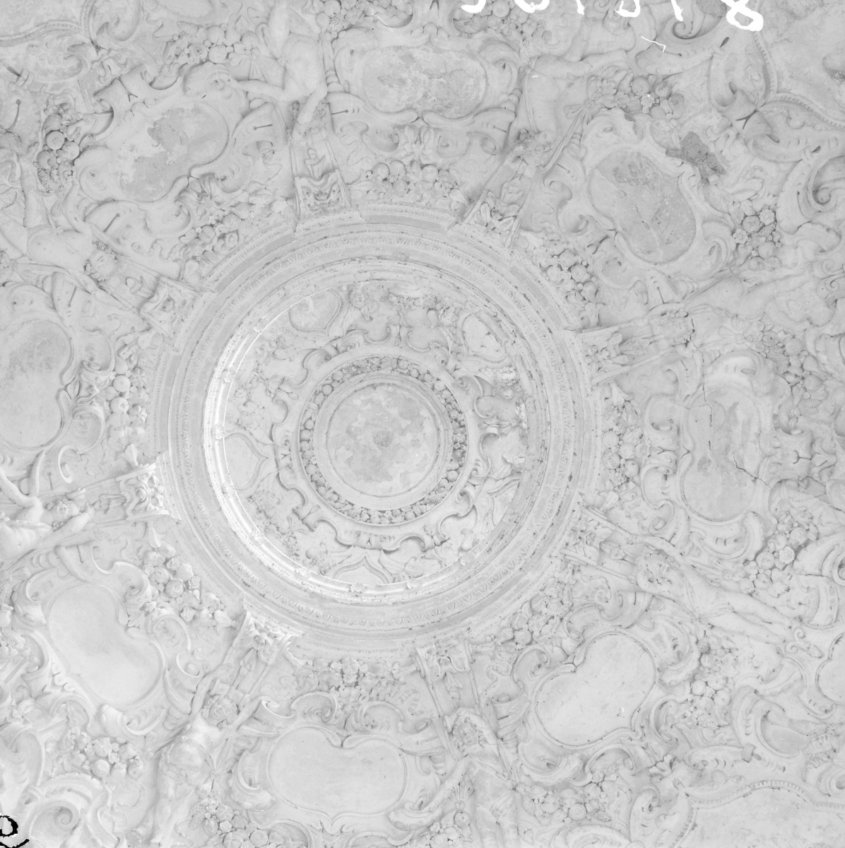 pawilon parkowy, tzw. grota - wnętrze: sklepienie kopuły, skan 1