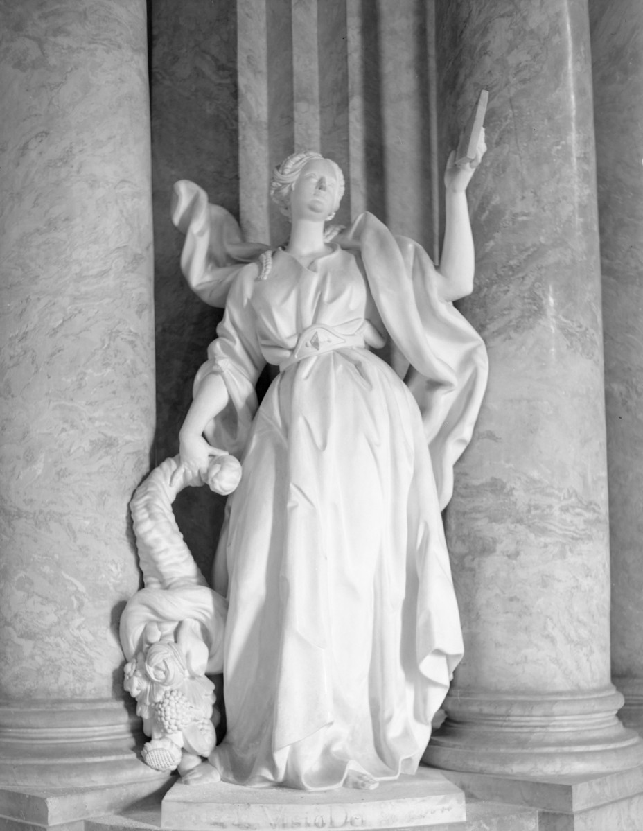 mauzoleum Piastów Świdnickich - wnętrze: figura, skan 1