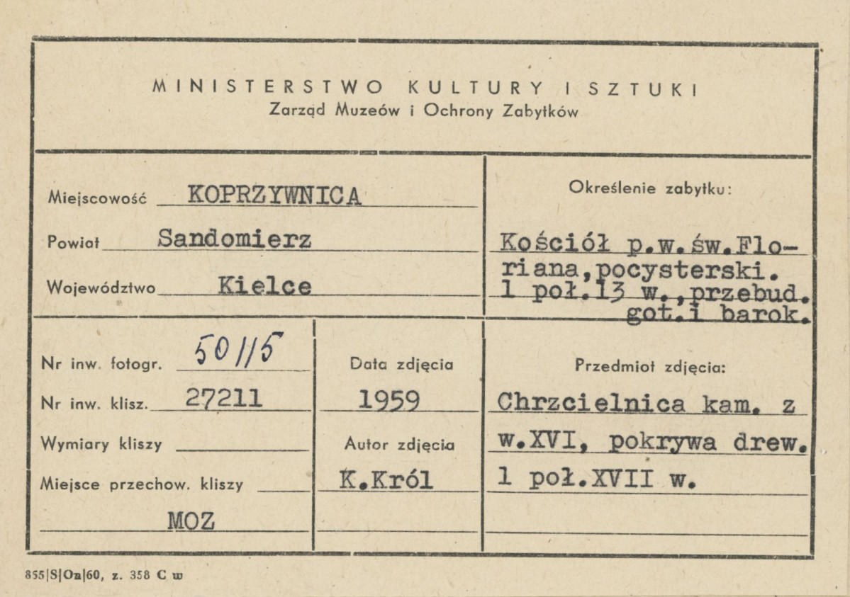 Zespół klasztorny - kościół, wnętrze , widok na chrzcielnicę - metryczka, skan 1