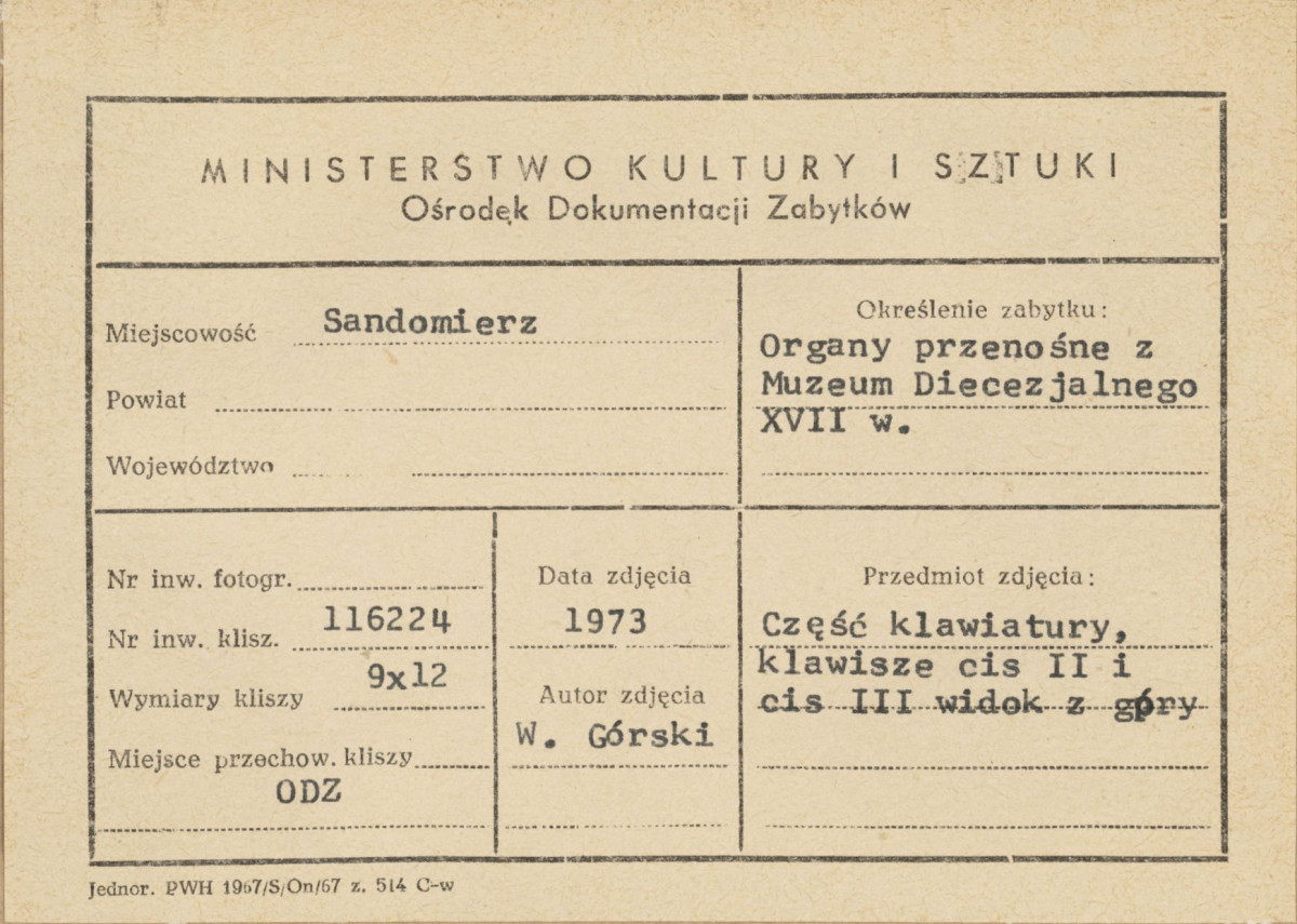 Muzeum Diecezjalne - organy przenośne, fragment klawiatury - metryczka, skan 1