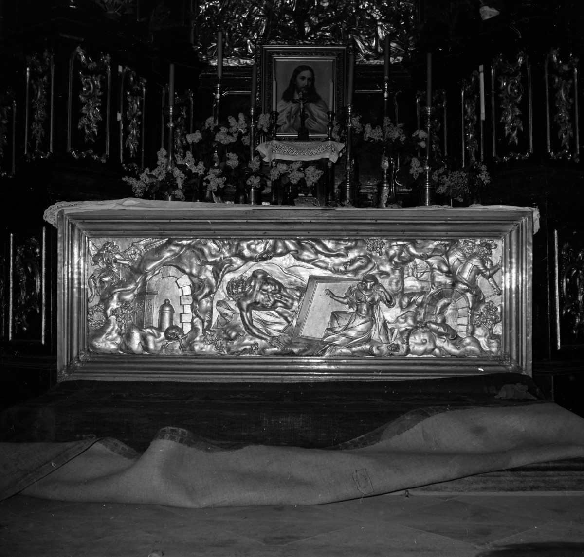 kościół pw. św. Teresy i Karmelitów bosych - antepedium, ołtarz, skan 1