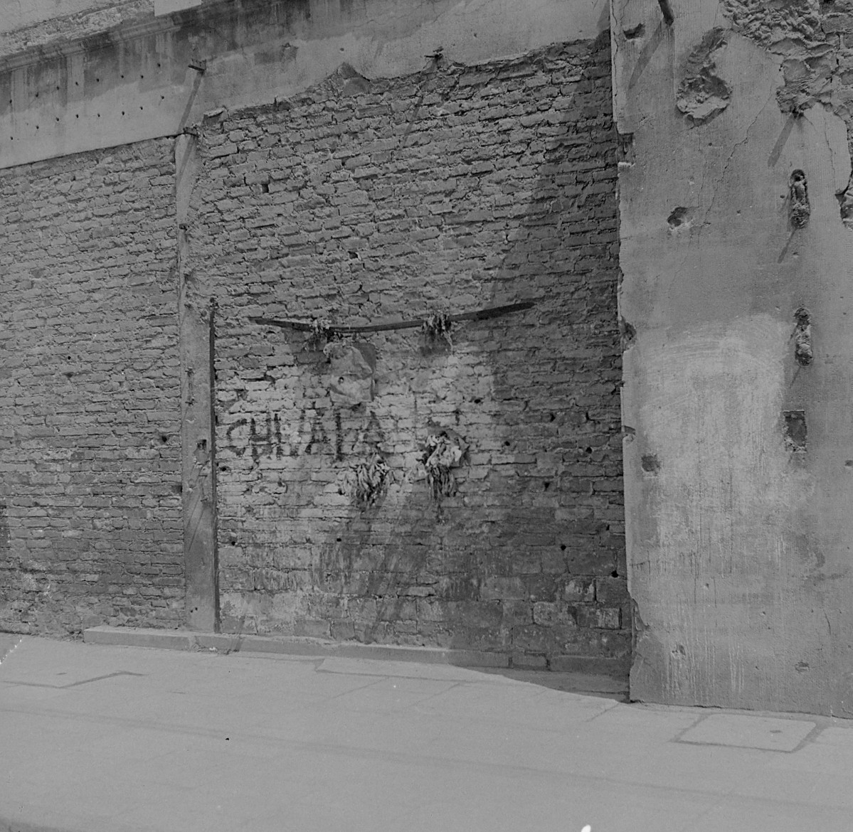 Elewacja kamienicy. Miejsce pamięci. Miejsce egzekucji., skan 1