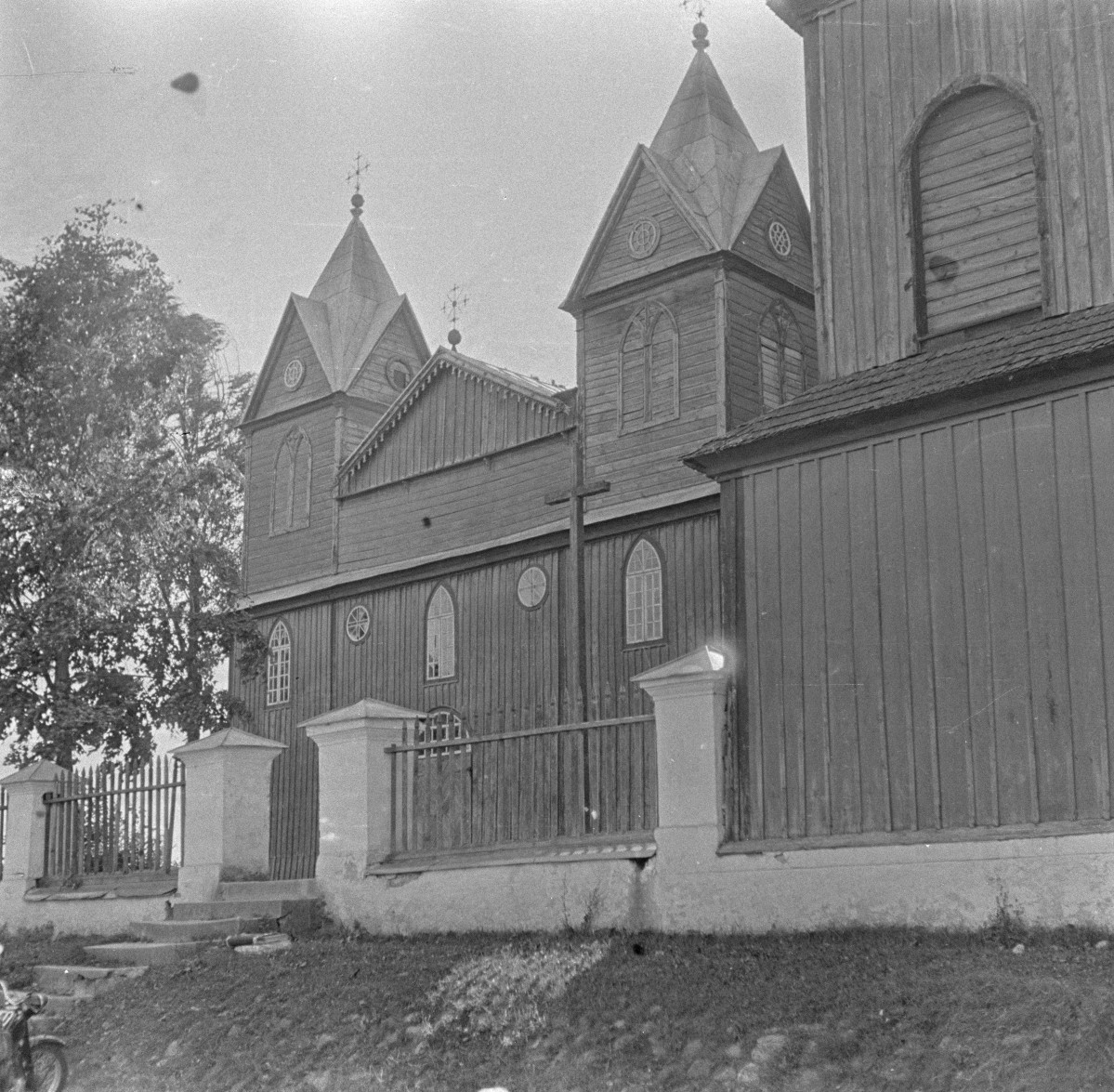 kościół parafialny pw. Wniebowzięcia Najświętszej Marii Panny - elewacja frontowa, skan 1