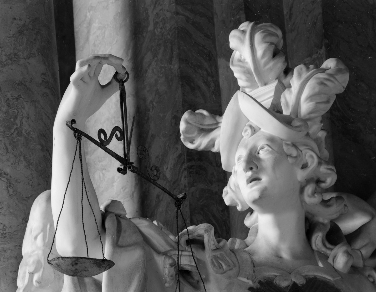 mauzoleum Piastów Świdnickich - wnętrze: figura Św. Michała, fragment - głowa, skan 1