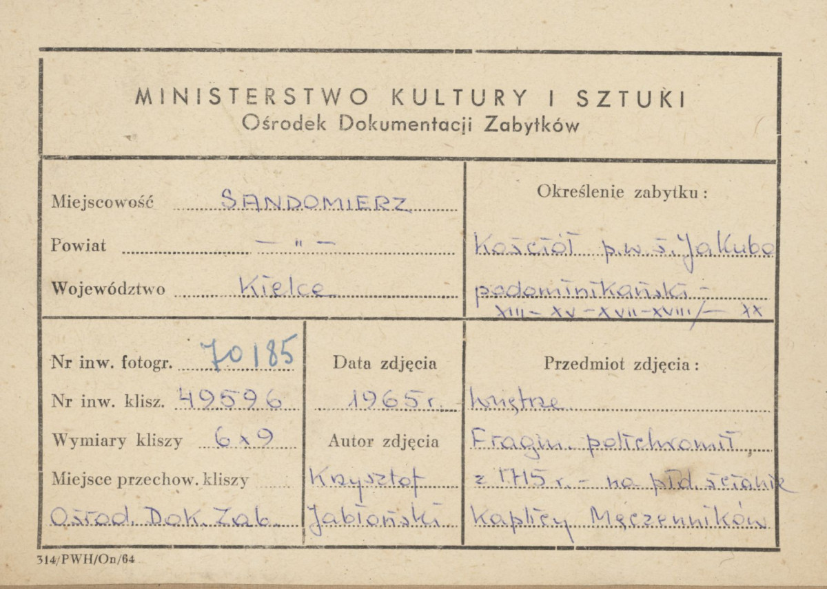  Zespół klasztorny Dominikanów - kościół, wnętrze, fragment polichromii na płd. ścianie kaplicy Męczenników - metryczka, skan 1
