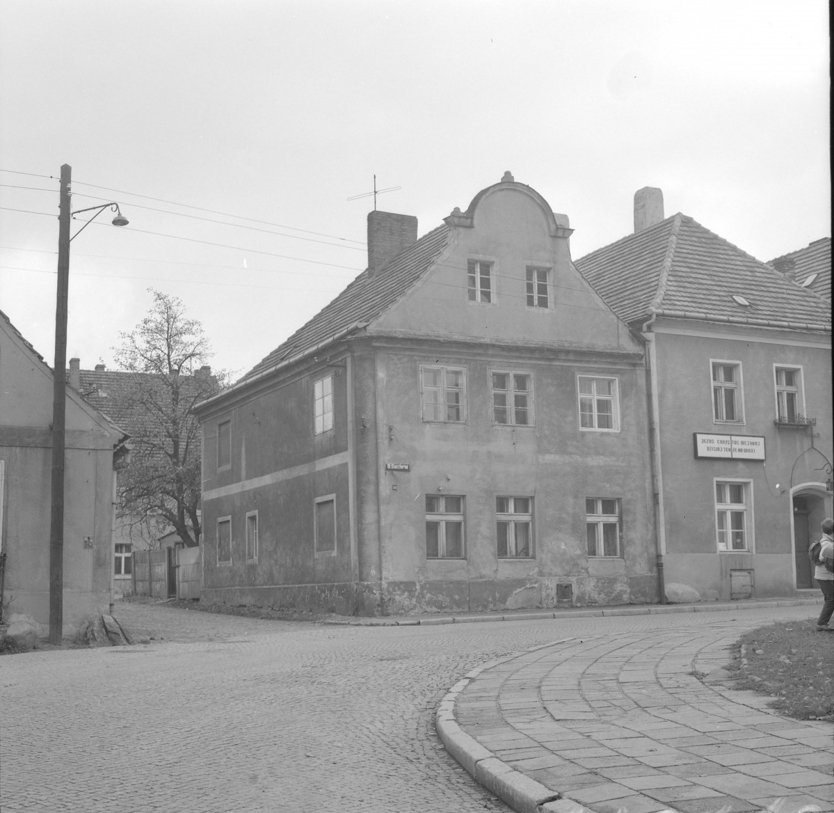 Zabudowa miejska, kamienica. Elewacja frontowa. Mansarda., skan 1