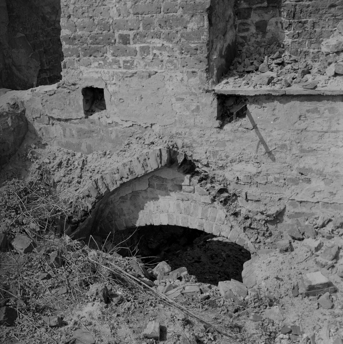 Szpital św. Ducha. Ruina. Fragment przyziemia., skan 1