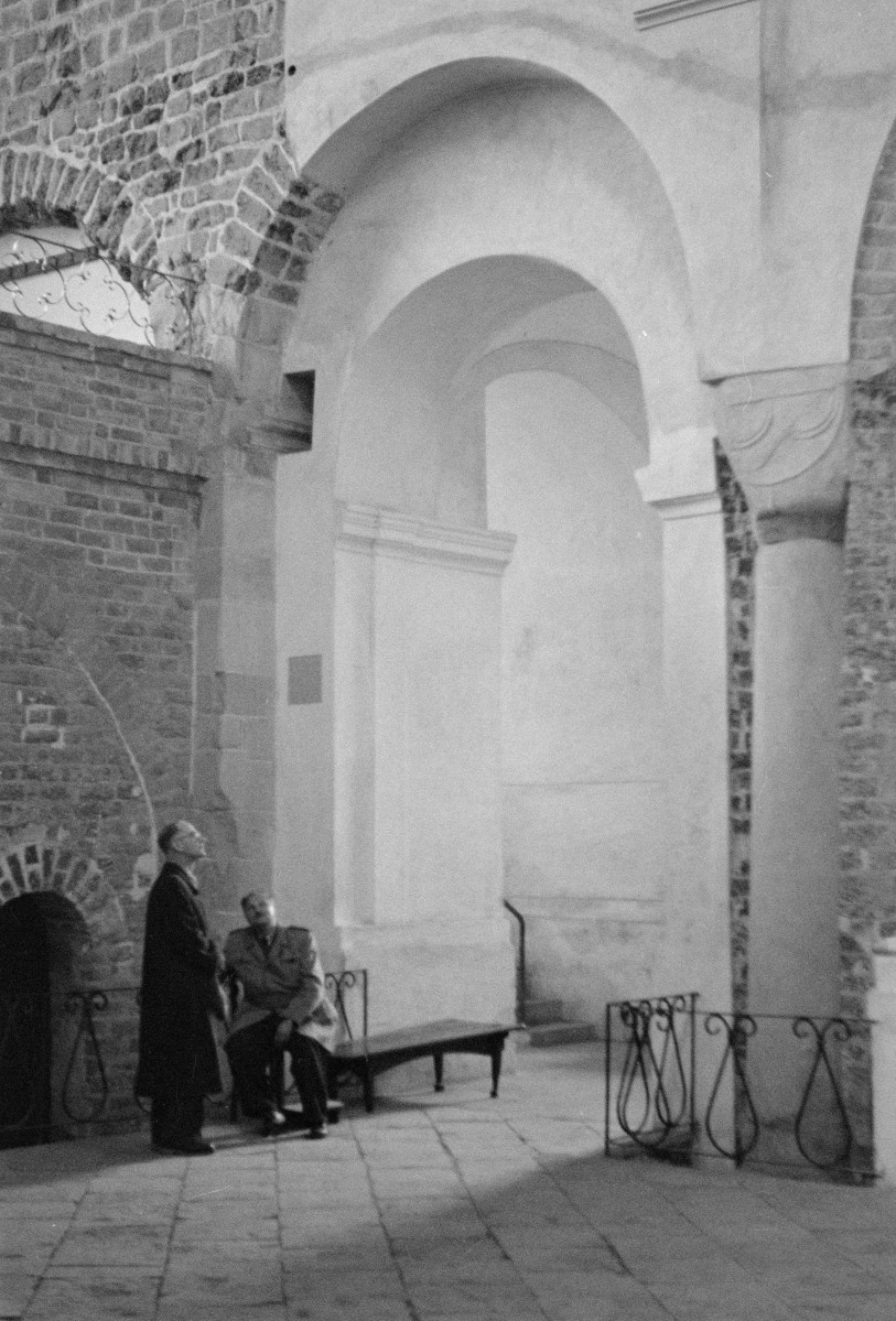 bazylika wniebowzięcia NMP - chór, empora, kolumna, skan 1