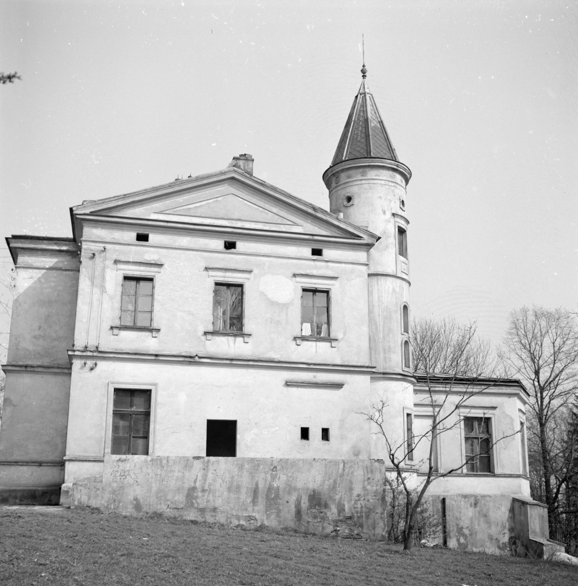 pałac Ciechanowskich - elewacja płd., skan 1