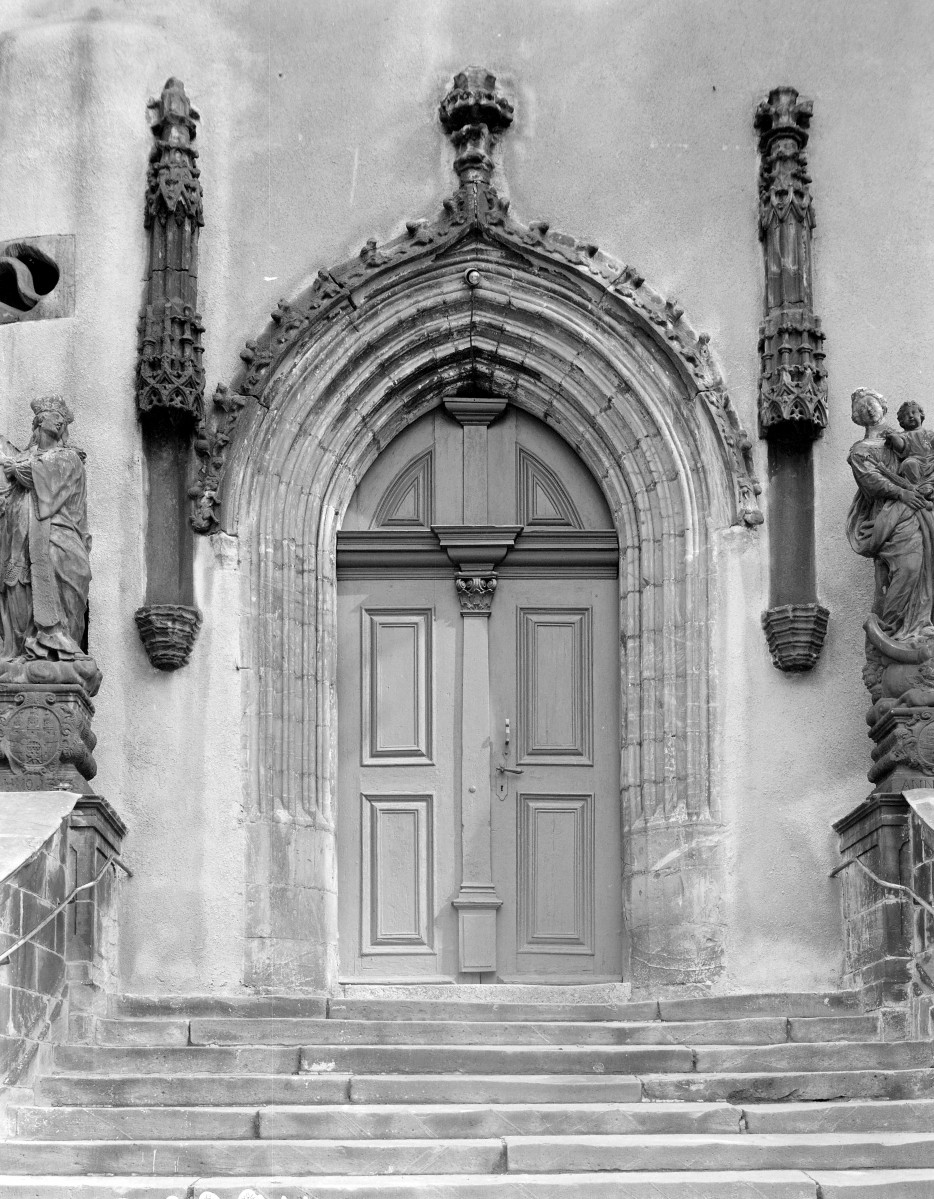 kościół pw. Wniebowzięcia Najświętszej Maryi Panny i św. Mikołaja - elewacja frontowa - portal frontowy, skan 1