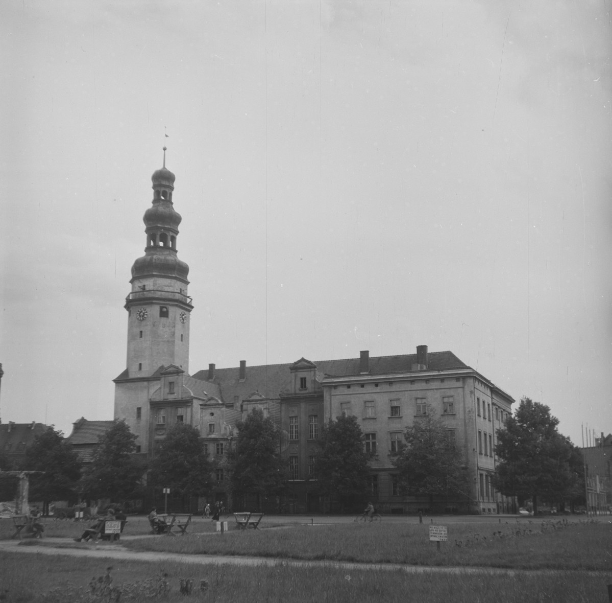 rynek - ratusz - wieża zegarowa - elewacja północna, skan 1