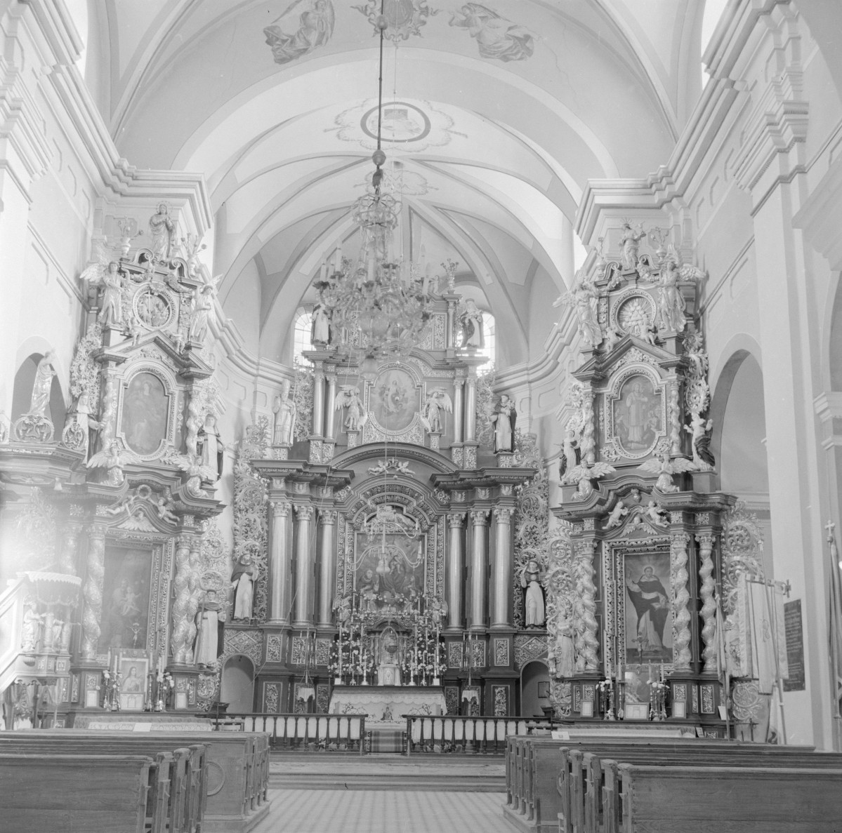 kościół Wniebowzięcia NMP - ołtarz główny, skan 1