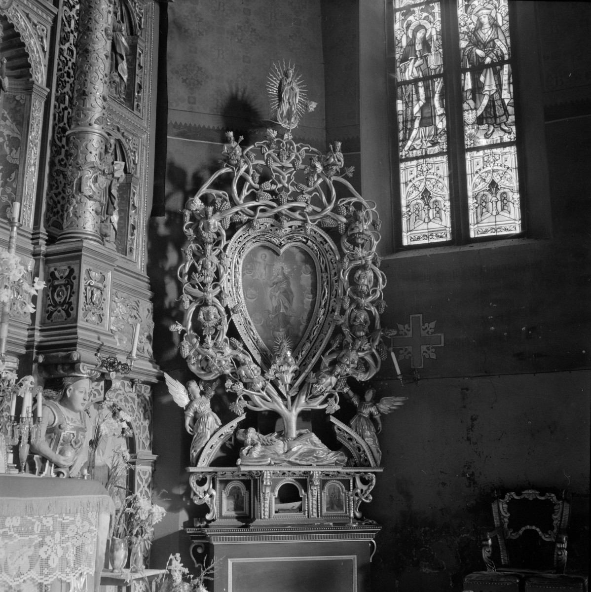 kościół pw. Bożego Ciała - wnętrze - prezbiterium - ołtarz boczny prawy - Drzewo Jessego, skan 1