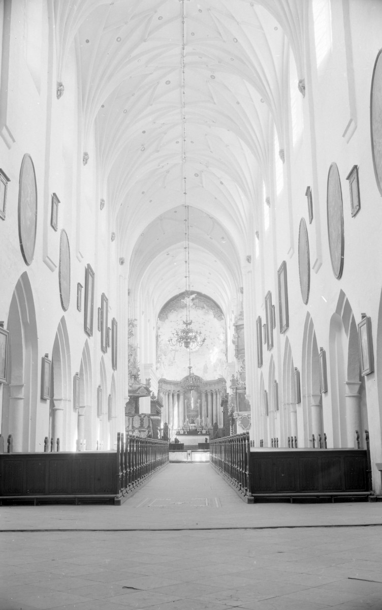 archikatedra pw. Świętej Trójcy, Gdańsk-Oliwa - zespół pocystersko-katedralny - wnętrze: widok na ołtarz główny, skan 1