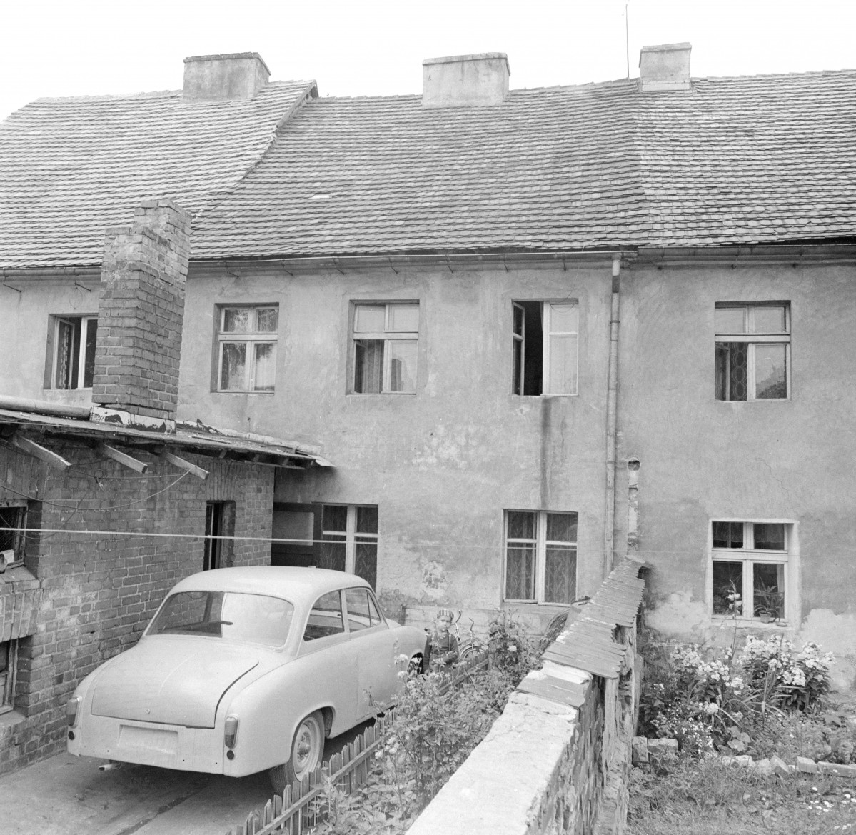 dom mieszkalny, ul. Narutowicza 16 - elewacja od podwórza, skan 1