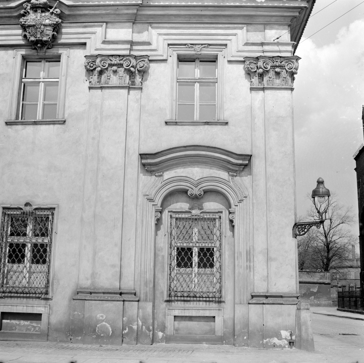 kuria biskupia - elewacja, skan 1