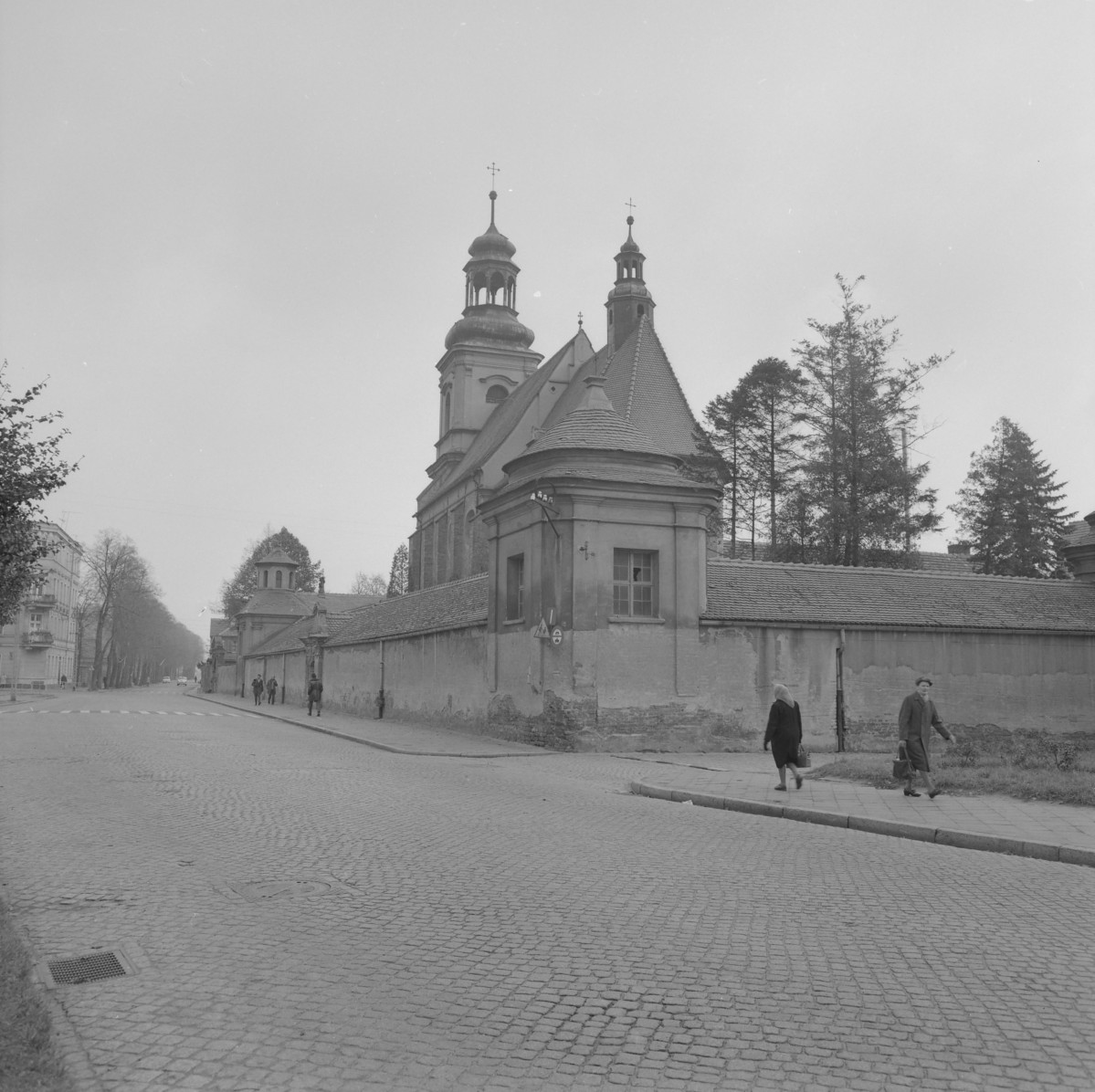 kościół pod wezwaniem św. Józefa - widok od pn. - wsch., skan 1