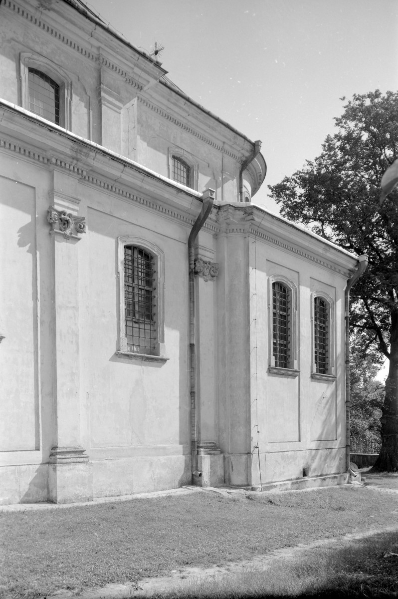  Kościół Przemienienia Pańskiego - elewacja pd. prezbiterium., skan 1
