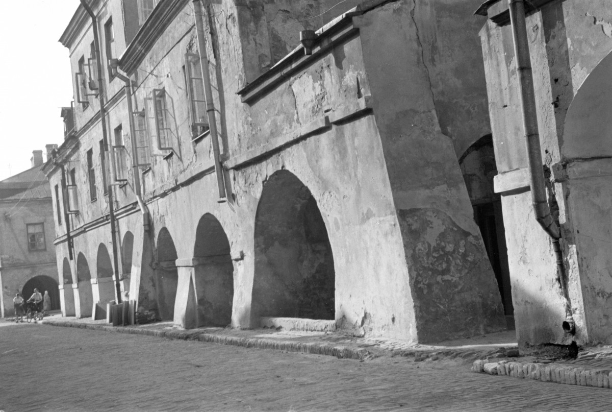 domy podcieniowe, skan 1