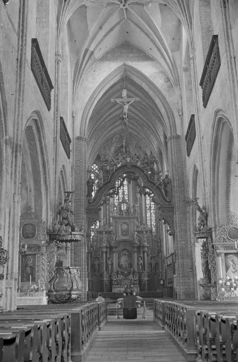 kościół Świętych Apostołów Jakuba i Filipa - nawa główna, sklepienie, skan 1