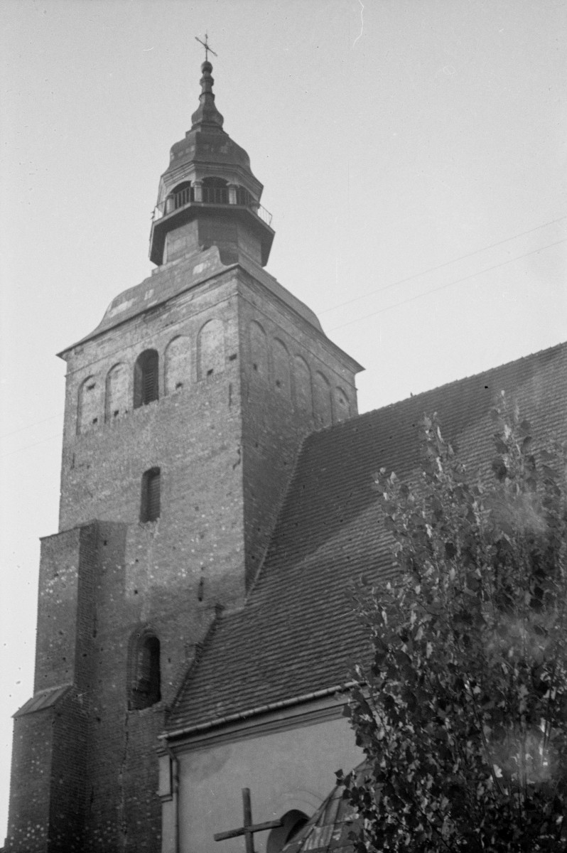 kolegiata, wieża oraz fragment dachu, skan 1