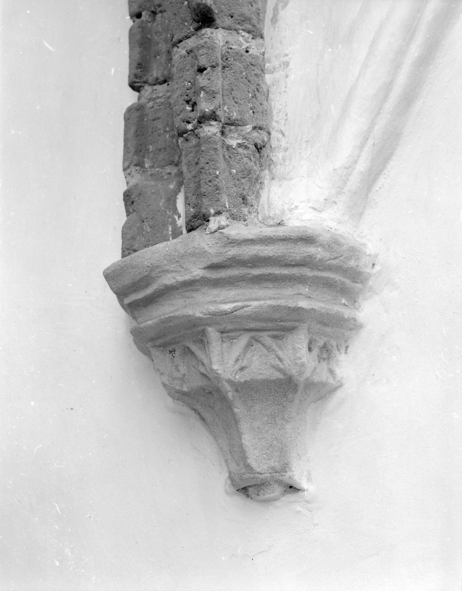 Opactwo Cystersów - wnętrze: kapitularz. Zwornik sklepienia., skan 1