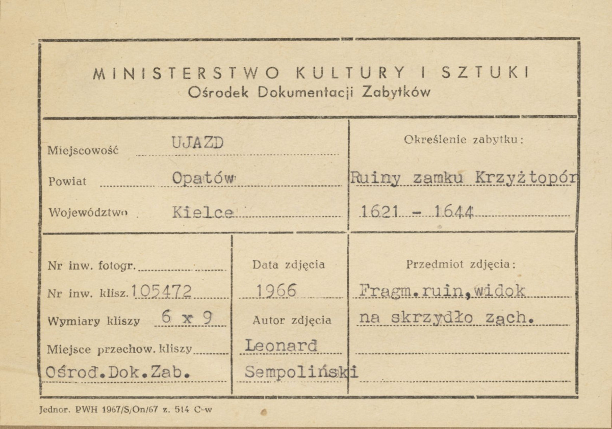 Ruiny zamku  Krzyżtopór  -  widok na skrzydło zach. - metryczka, skan 1