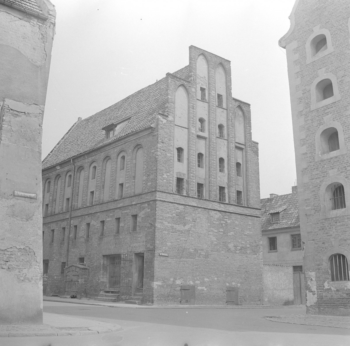 dawny Spichrz Gotycki - widok od południowego - zachodu, skan 1