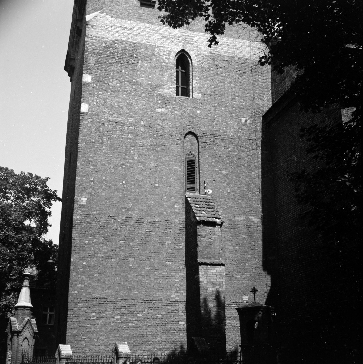 katedra św. Mikołaja Biskupa - wieża, elewacja, skan 1