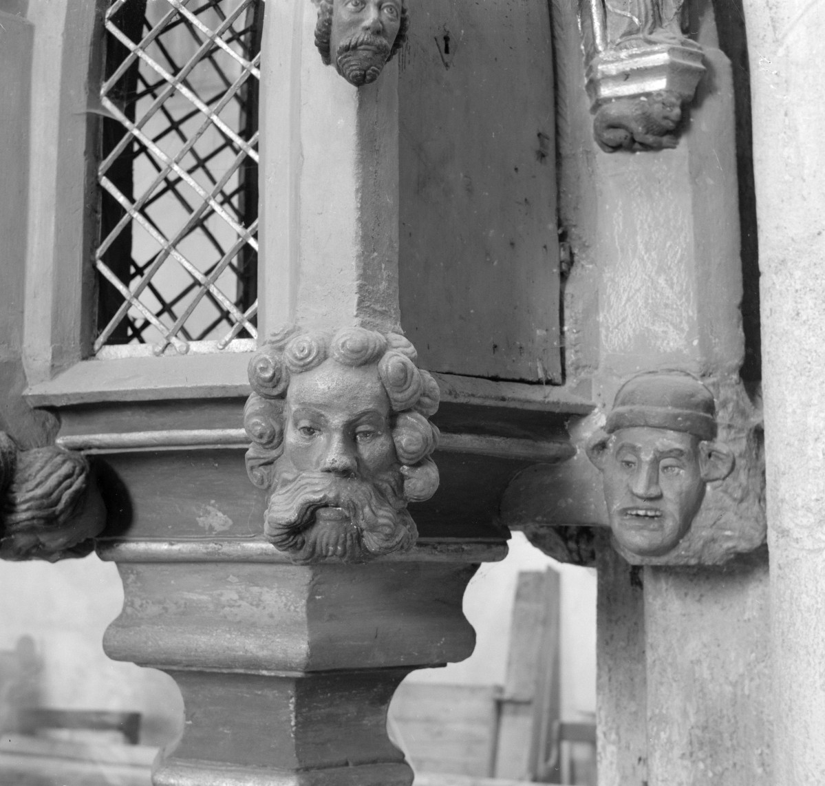 kościół pod wezwaniem św. św. Apostołów Piotra i Pawła - wnętrze: fragment tabernaculum, skan 1