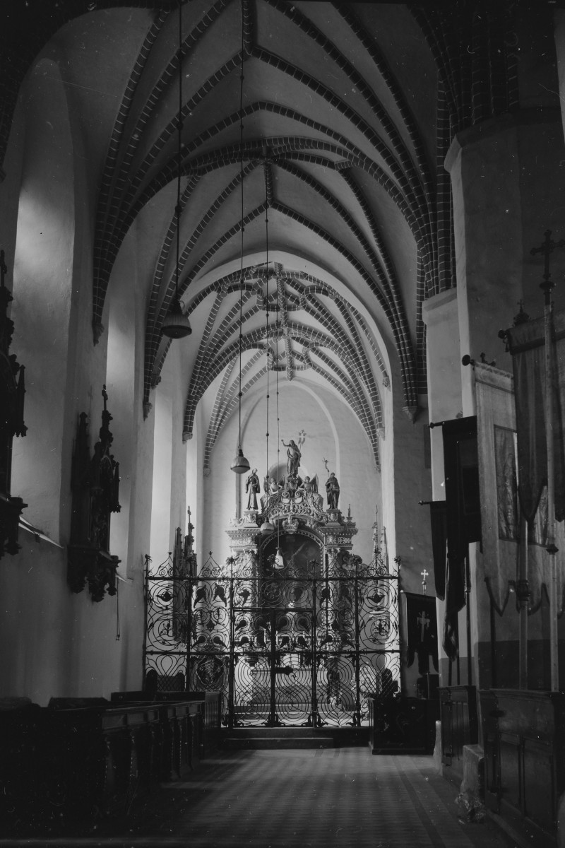 kościół parafialny pw. św.św. Piotra i Pawła, fara - wnętrze: kaplica Wejcherów, skan 1