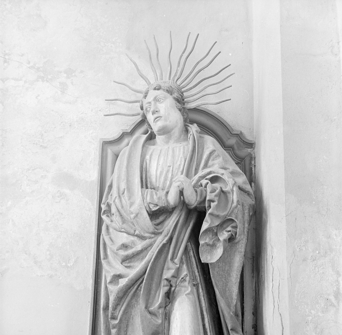 kościół pw. Świętej Trójcy - wnętrze: figura św. Jana - fragment, skan 1