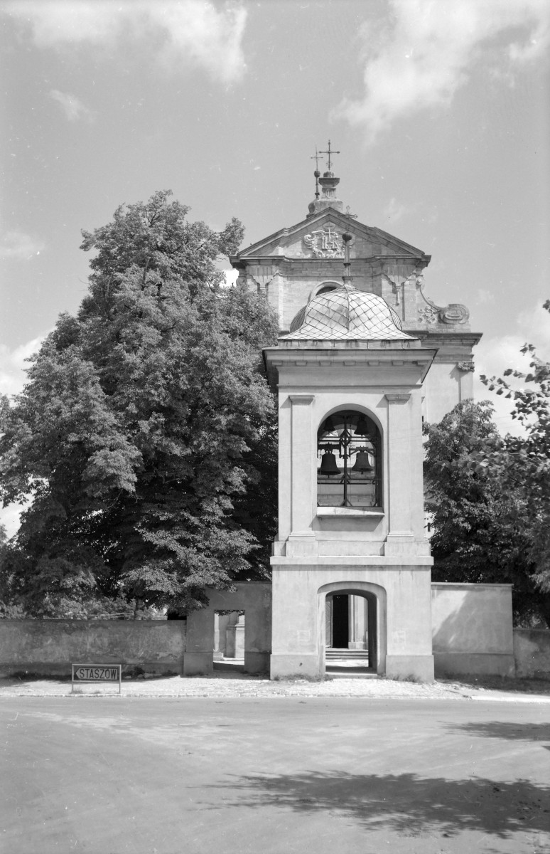 dzwonnica-brama - widok od zachodu, skan 1