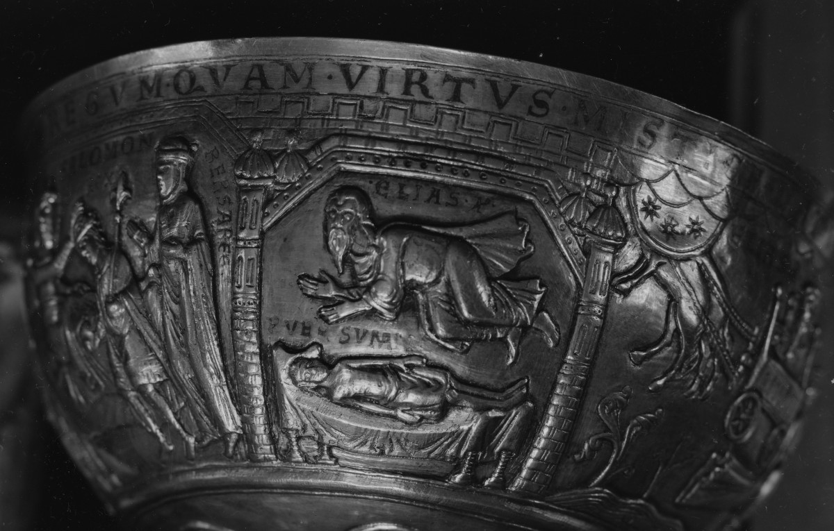 Katedra pw. Wniebowzięcia Najświętszej Marii Panny i św. Wojciecha - wnętrze: kielich z Trzemeszna, romański - czasza, skan 1