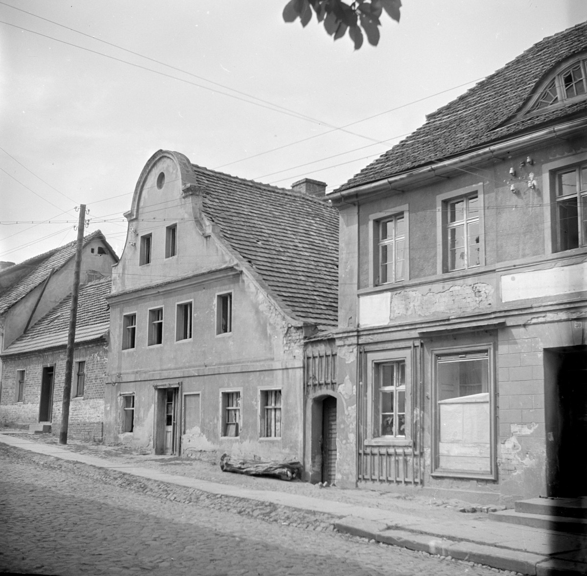 kamienice - elewacje frontowe, skan 1