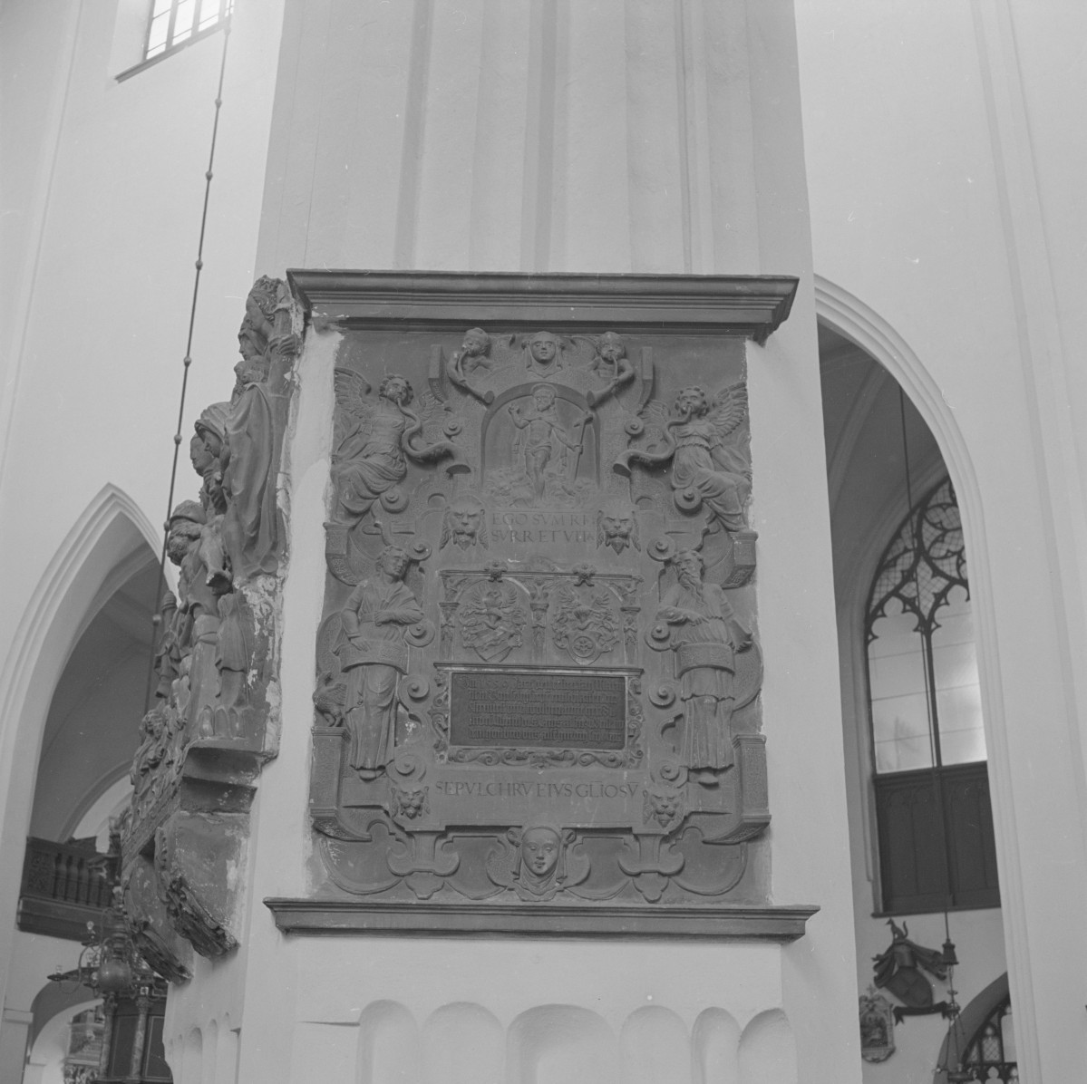bazylika św. Elżbiety - epitafium rajcy wrocławskiego Simona Ashelma, zmarłego 1 marca 1559 roku., skan 1