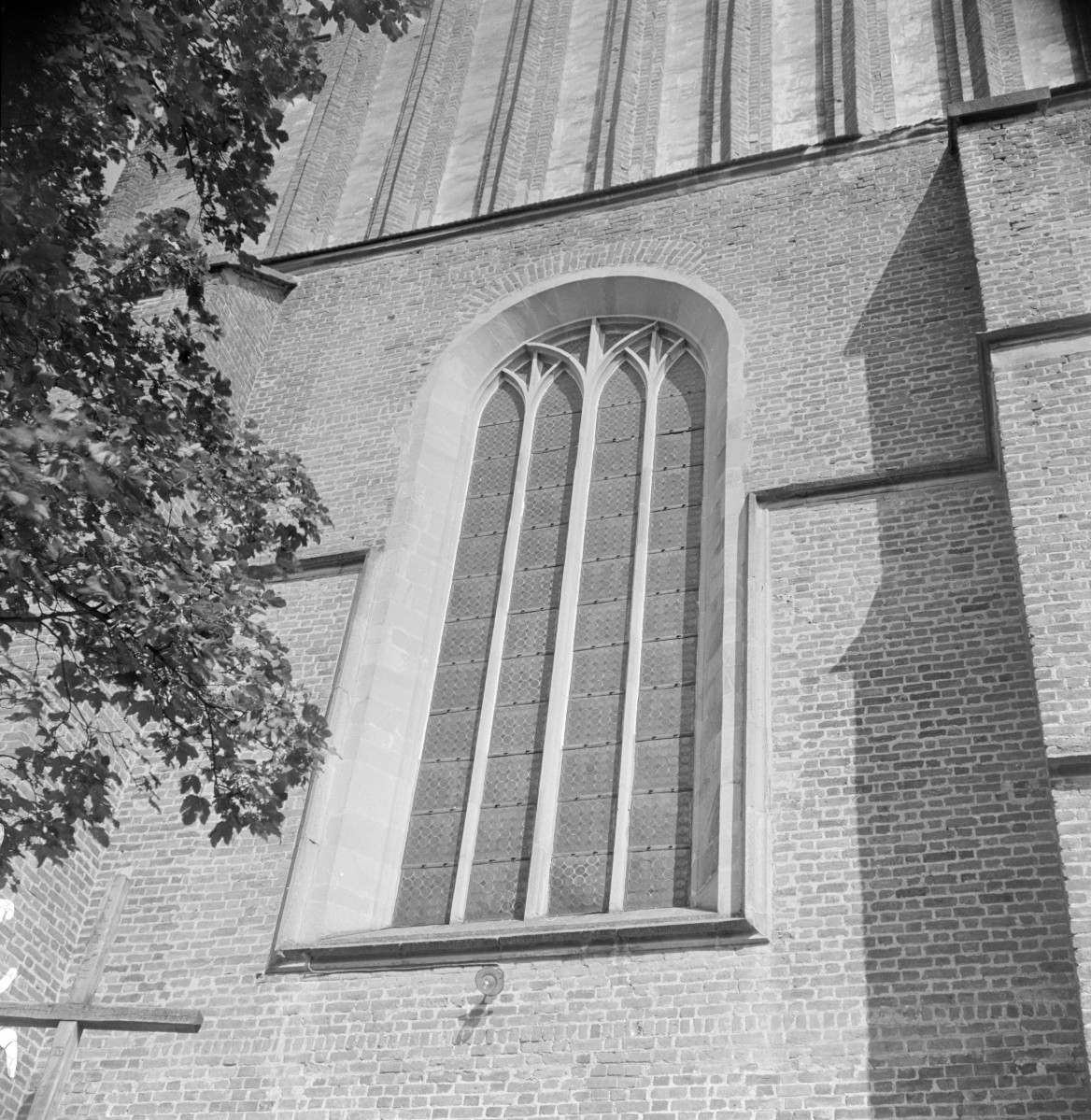 kolegiata Bożego Ciała - elewacja zach. maswerk, skan 1