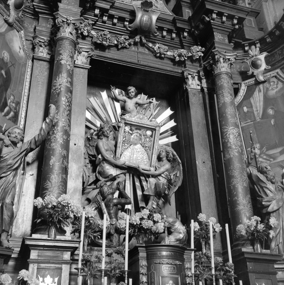 Kościół św. Franciszka Ksawerego - wnętrze: ołtarz główny, skan 1