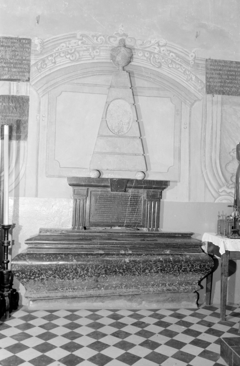 Kościół Wniebowzięcia NMP - wnętrze: nagrobek księżnej Lubomirskiej, skan 1