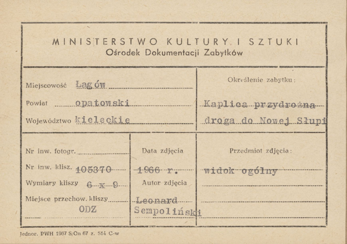 Widok na kapliczkę przydrożną przy drodze do Nowej Słupi - metryczka


, skan 1