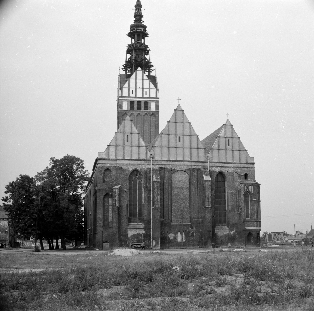 kościół rzymskokatolicki, ob. katedra pw. św. Mikołaja - elewacja wschodnia, skan 1