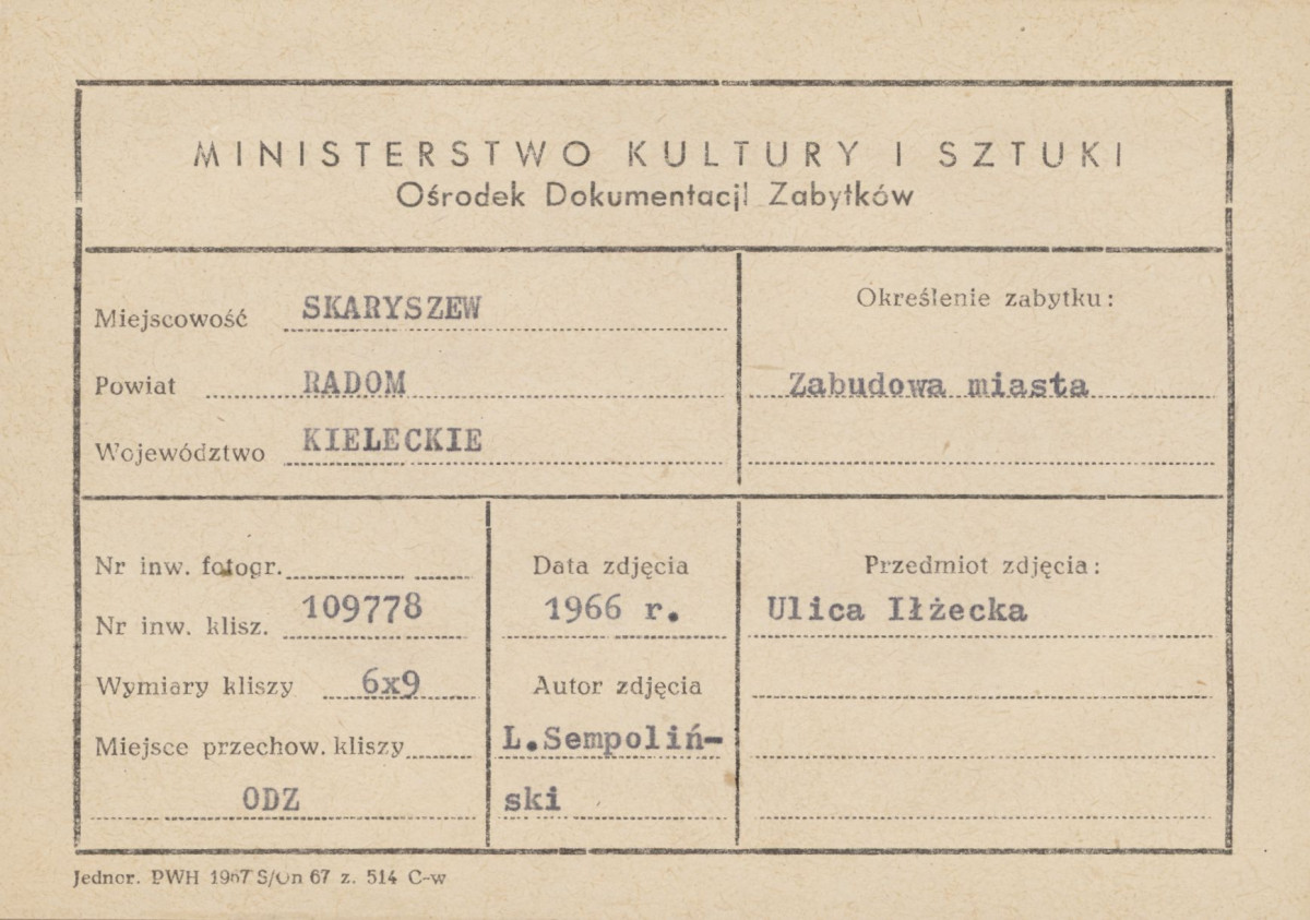 Miasto - widok domów przy ulicy 1 maja, m. in. nr 44 - metryczka, skan 1