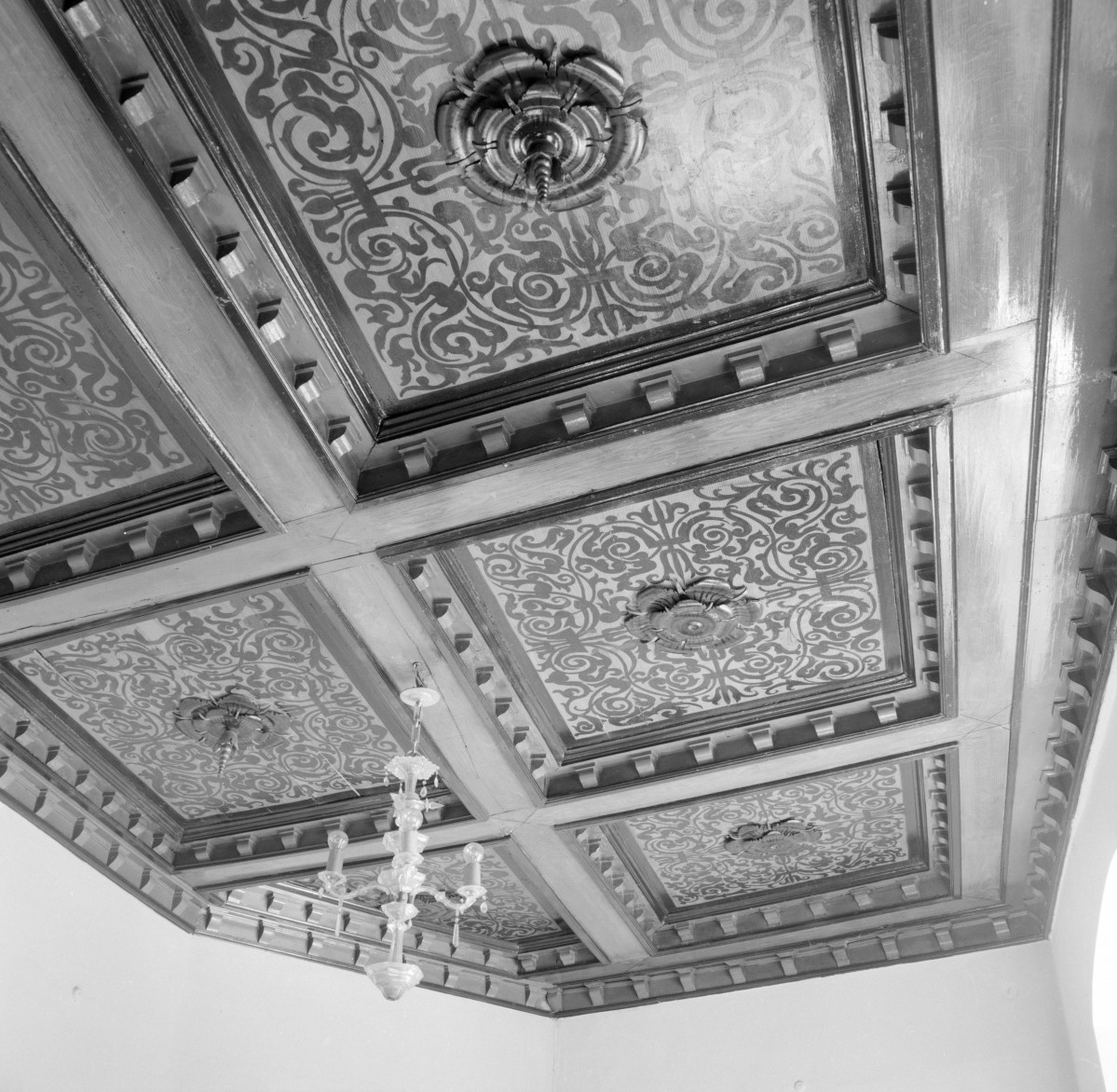 zamek ob. hotel - wnętrze: sala I p. strop, skan 1