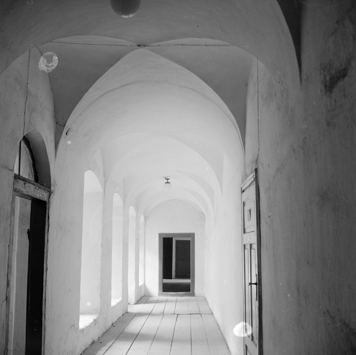 klasztor - krużganek, I piętro, skan 1