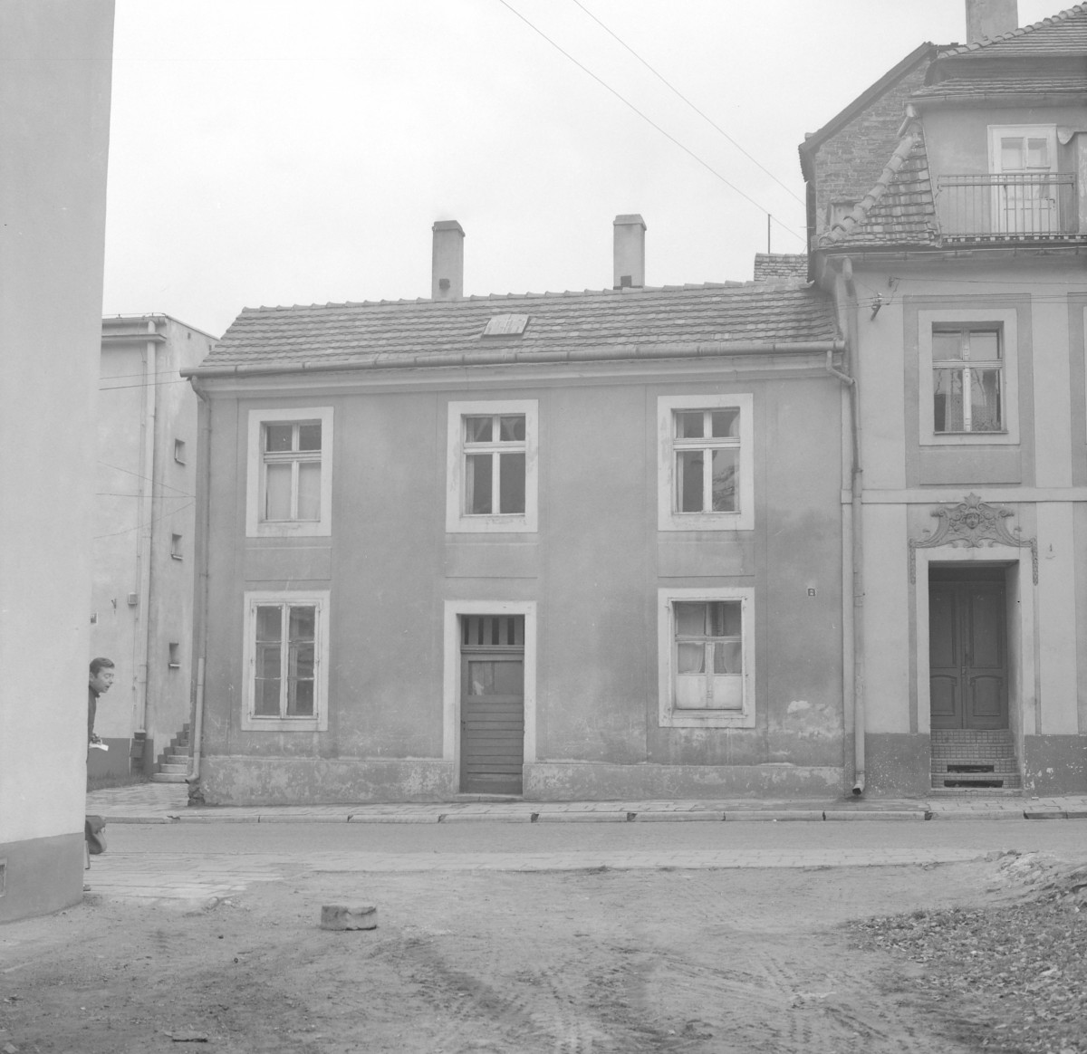 Zabudowa miejska, kamienica. Elewacja frontowa., skan 1