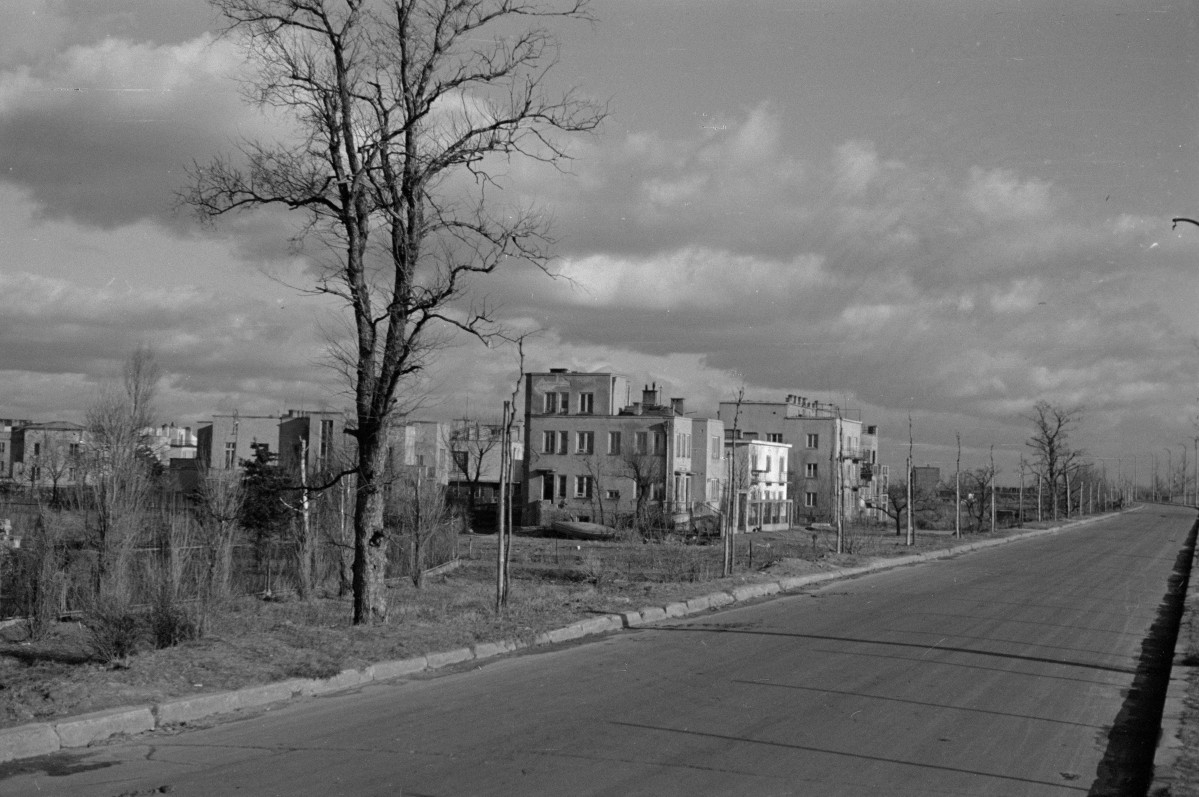 Zabudowa miejska. Widok od strony mostu Poniatowskiego., skan 1