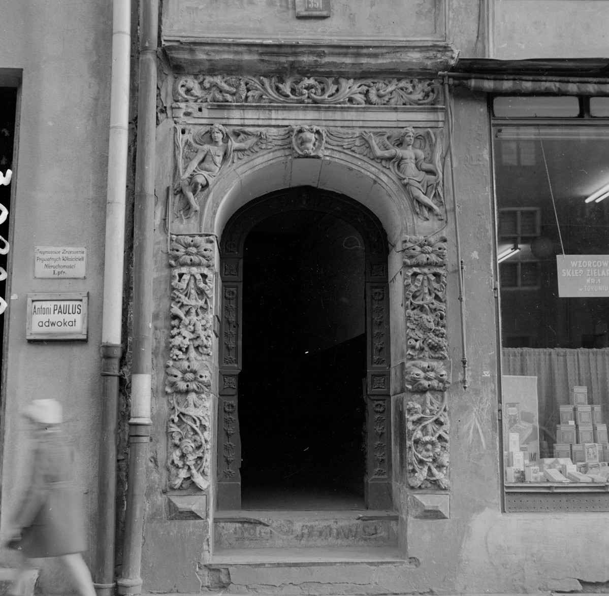 kamienica - elewacja i portal, skan 1