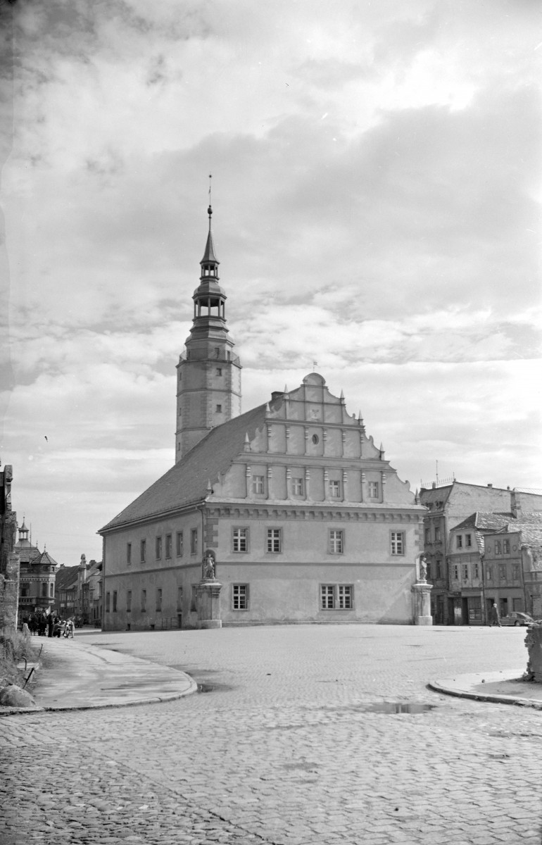 ratusz - widok od południowego-zachodu, skan 1